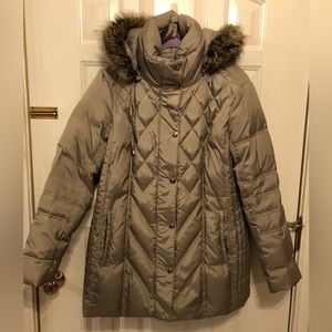 LONDON FOG Women's Quilted Down Coat With Removable Faux Fur Hood Taupe EUC  XL